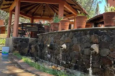 Alcatraz Cabaña 100% de Lujo con Hermosas Fuentes y Jardines Iluminados