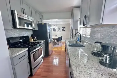 Image de The Drift House- Spacious Boho Family Retreat- 4 bds, 2 baths, 6 TVs, Movie Room