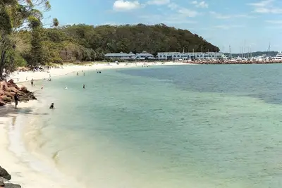 Image de Pantowora Beach Gem. Close to the beach and shops.