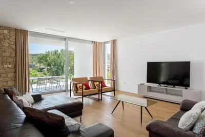 Image de Joivy Exquisite villa w/ Pool & Parking