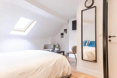 Vibrant Apt. : Chic Urban Retreat in Lively Ghent