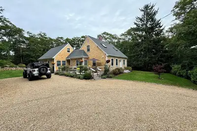 Image de Entire Renovated Home w/ Jeep Wrangler, Near Town, Private