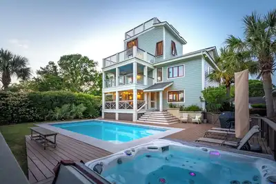 Image de Sullivans Island Luxury 30 Day rental, Pool, Hot Tub, & Rooftop deck - 1502 Poe Ave