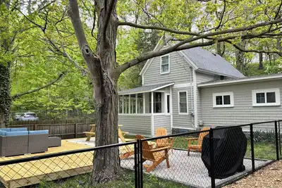 Corner Cottage, Downtown Saugatuck
