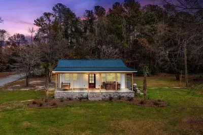 Image de Cozy Lake House on Lake Marion with beautiful views of sunsets on the lake!