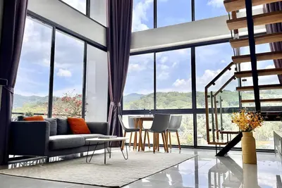 Image de Panoramic mountain view penthouse at Icon Park