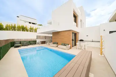 Image de Maison de vacances 'Trito Spaniahome Family Friendly' avec vue montagne, Wi-Fi et climatisation