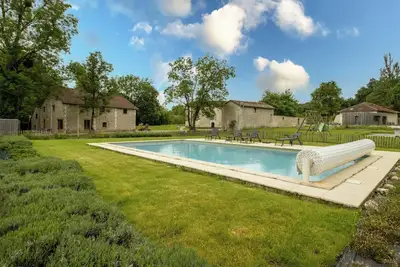 Image de 'Gîte L'Étable' avec piscine partagée, terrasse privée et Wi-Fi