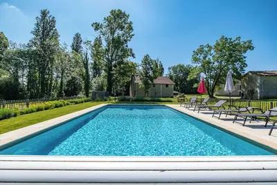 Image de 'Gîte Les Chouettes' avec piscine partagée, terrasse privée et Wi-Fi