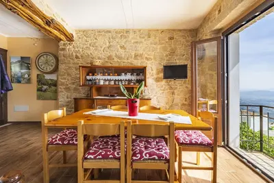 Image de Appartement 'Appartamento Domm'e Orrosaria' avec vue sur les montagnes, balcon et climatisation