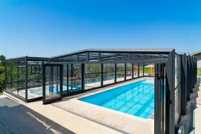 Image de Villa de vacances à Porto/Lever avec piscine intérieure chauffée privée, spa, climatisation et wifi.