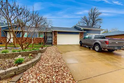 Image de Renovated apartment by 40-acre park with central Ac, washer/dryer, & kitchenette