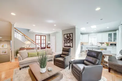 Image de Downtown Douglas Home w/ Kayaks Near Oval Beach