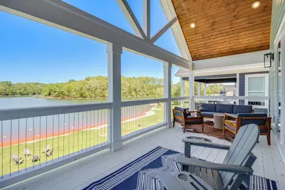 Image de 'Paradise Found' Lake House on Waterfront!