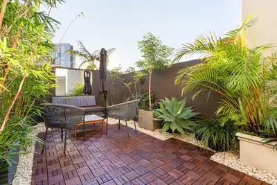 Image de Stylish 2-Bed Unit with Garden Patio and Balcony