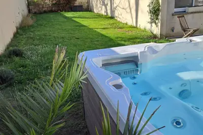 Image de Maison avec piscine chauffée, parking, wifi
