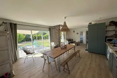 Image de Maison climatisée idéale deux familles, plage à pied.