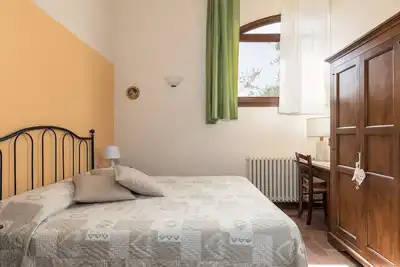 Image de Agriturismo Le Quercioline in the heart of Chianti surrounded by olive groves and vineyards