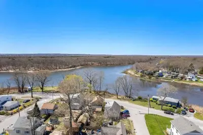 Image de This house is a 1 bedroom(s), 1 bathrooms, located in Warwick, Ri.