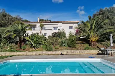 Image de Villa avec piscine proche de la mer et d'Ajaccio.