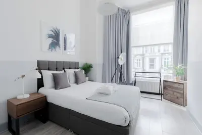 Image de Stylish Apartment Great Location - 5 Mins from underground station and shops!