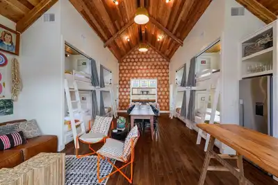 Image de Bunkhouse on High - retreat into your private sanctuary located on High Street