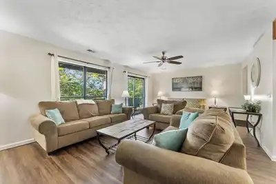 Image de Pointe Royale, No Steps Entry, Pools, Pickleball