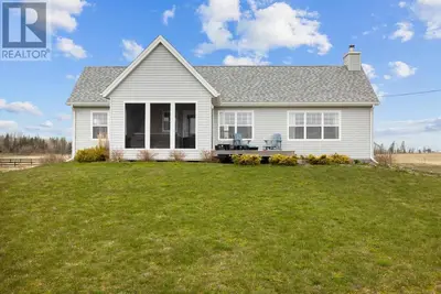 Image de Seaside Serenity: Your Perfect Coastal Retreat Awaits.