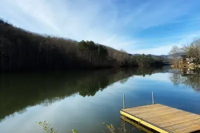 Image de Lake front Sunset Cottage with dock & kayaks