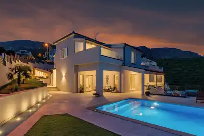 Image de Cosy modern villa with a heated pool close to Split