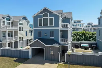 Image de Stella Blue: Hot Tub | Pool Access | Dog-Friendly