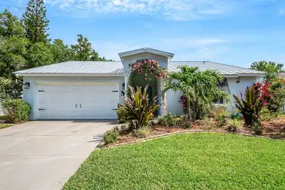 Image de Stunning 3b/2b Bungalow with Spacious, Outdoor Oasis! ” in delightful Clearwater