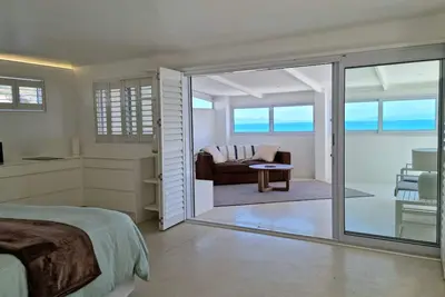 Image de Kaya Moya, Sleeps 2, Modern and central with sea view