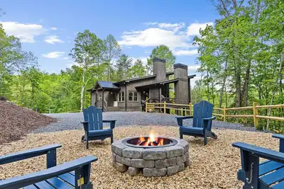 Image de Brand New Luxury Chalet! Summer Sale!