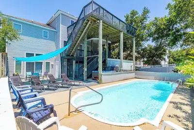 Image de Beautifully updated Corolla beach house with sun deck and private pool!