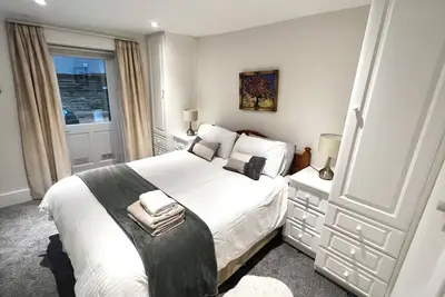 Image de Comfortable 3 bed flat close to station