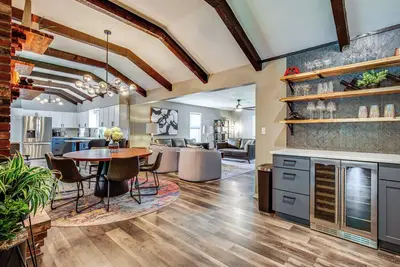 Image de Chic Family-Friendly Home in Riverside: 7 Mi to Kc