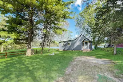 Image de Cozy Cabin just 30 minutes from Wisconsin Dells!