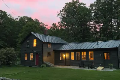 Image de 18th century Berkshires farmhouse on 12 acres, impeccably updated.