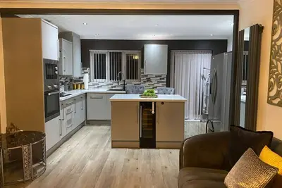 Image de Stunning 3-bedroom Great Sankey Home