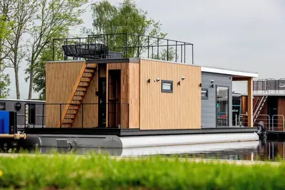 Image de Houseboat 'Riggelbrug' - Paviljoenwei 4 | Offingawier
