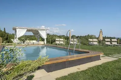 Image de Villa Zara - Quatre Chambres Villa, Couchages 12