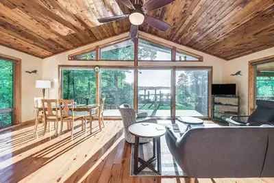 Image de Waterfront Lancaster Cabin ~ 10 Mi to Kilmarnock!