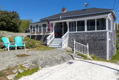 Image de Cozy Ocean Side Cottage with screened in Sun room! 5 minutes from Private beach