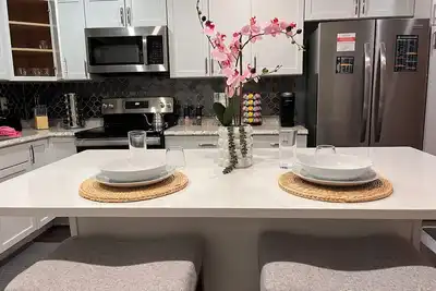 Image de Quiet Condo_King Bed_Pool Views