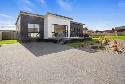Image de Modern Family Bach - Waihi Beach Holiday Home