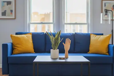 Image de ❤️ Lowest Rates! Fun & Stylish 3br in Logan Square