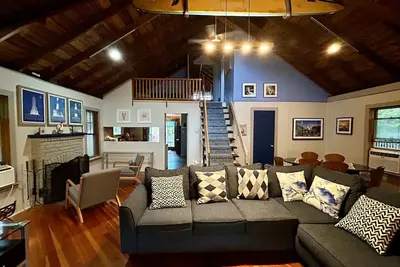 Image de 5 houses from the beach, and 5 minutes from town -- Ocean Beach 3-Br hideaway