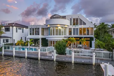 Image de Villa Seminole: Luxurious Waterfront Retreat with Pool, Gym & Hot Tub