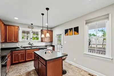 Image de Vcu Neighbor: Downtown Living with Space & Charm